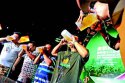 秋季是吃地摊喝瓶酒免不了,适量喝酒增加绿巨人视频app黄色官方下载